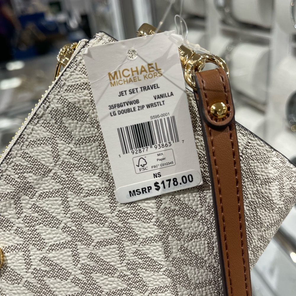 MICHAEL KORS Jet Set Trvl Lg Signature Logo Double Zip Smartphone Wallet
Vanilla - Picture 13 of 16
